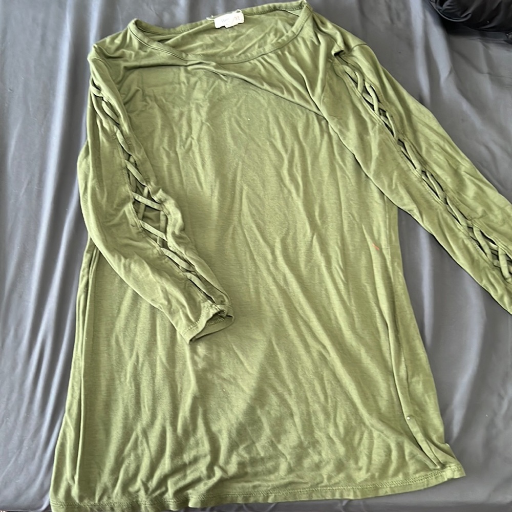 Green 3/4 sleeve dress shirt size small good condition